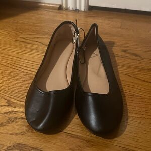 Universal thread, black ballet flats